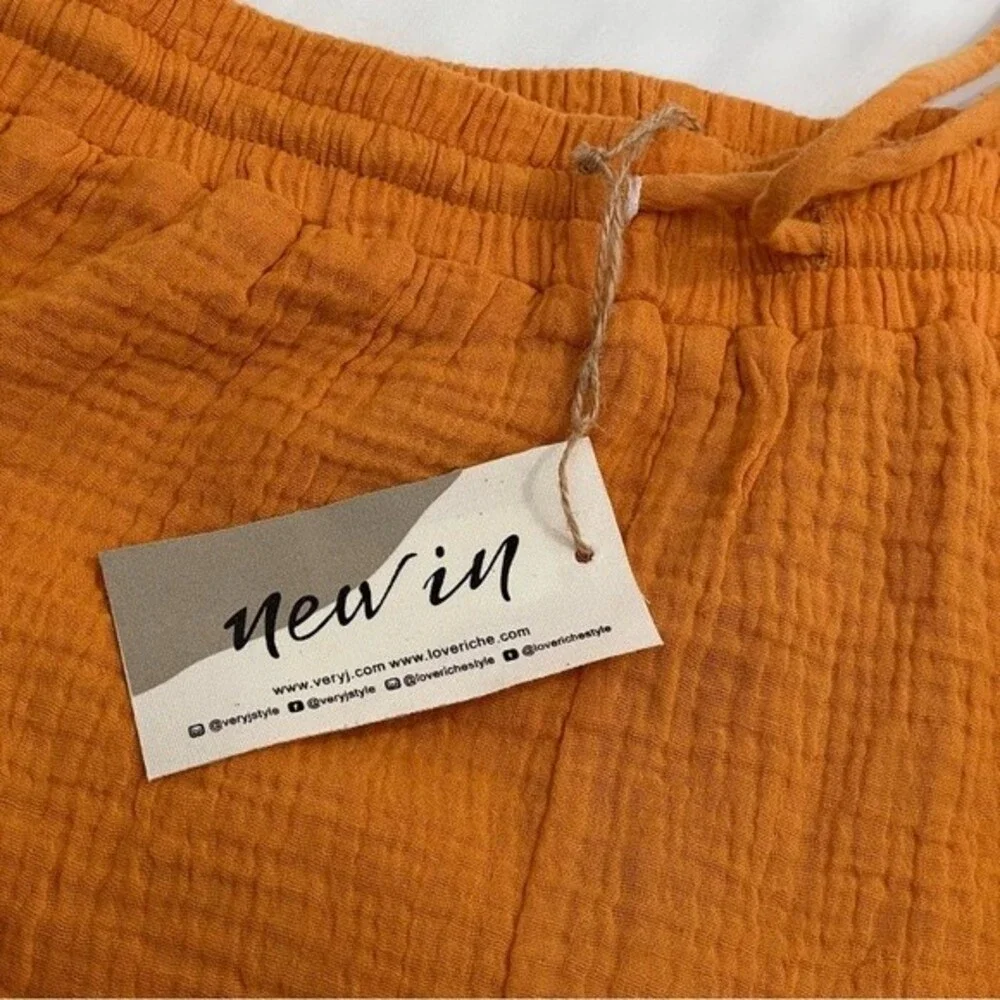 NWT ‘ NEW IN ‘ Gauze Lined Shorts with Ruffle Hem l‎ Size LARGE